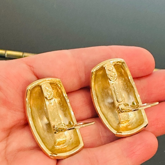 VOGUE BIJOUX VINTAGE RETRO ICONIC COUTURE LUXURY AUTHENTIC RUNWAY GLAM EARRINGS - Picture 16 of 17